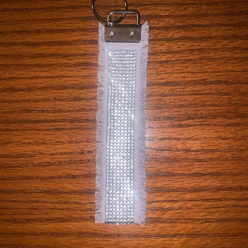 ✨Fashionable wristlet/keychain✨
